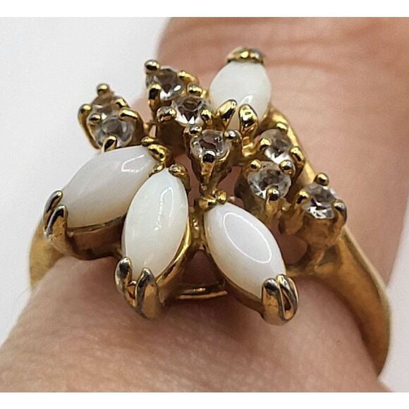 14KT Gold Filled 1960's UNCAS Costume Cocktail Ring Opalite Rhinestones Size 5 - Picture 3 of 6